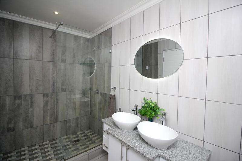 5 Bedroom Property for Sale in Reebok Western Cape